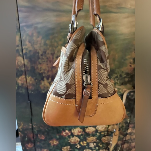 VTG COACH HAMPTON SATCHEL BAG  Tan and Brown. - Picture 4 of 9